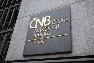 Česko se zadlužuje zběsilým tempem. Půjčují si lidé, firmy i stát, ukazují data - Novinky